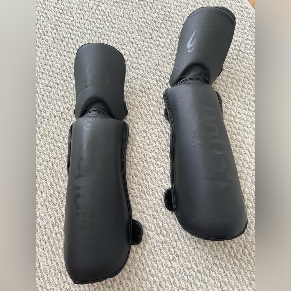 Venum shin guards M